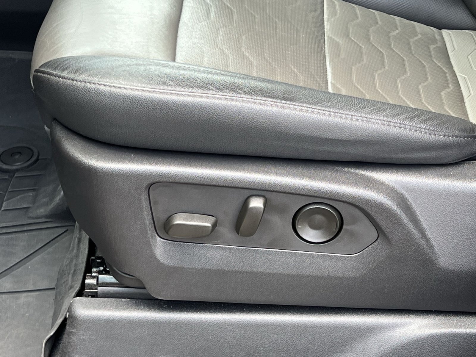 Used 2023 Chevrolet Silverado 1500 ZR2 w/ Technology Package AWD/4WD image 19
