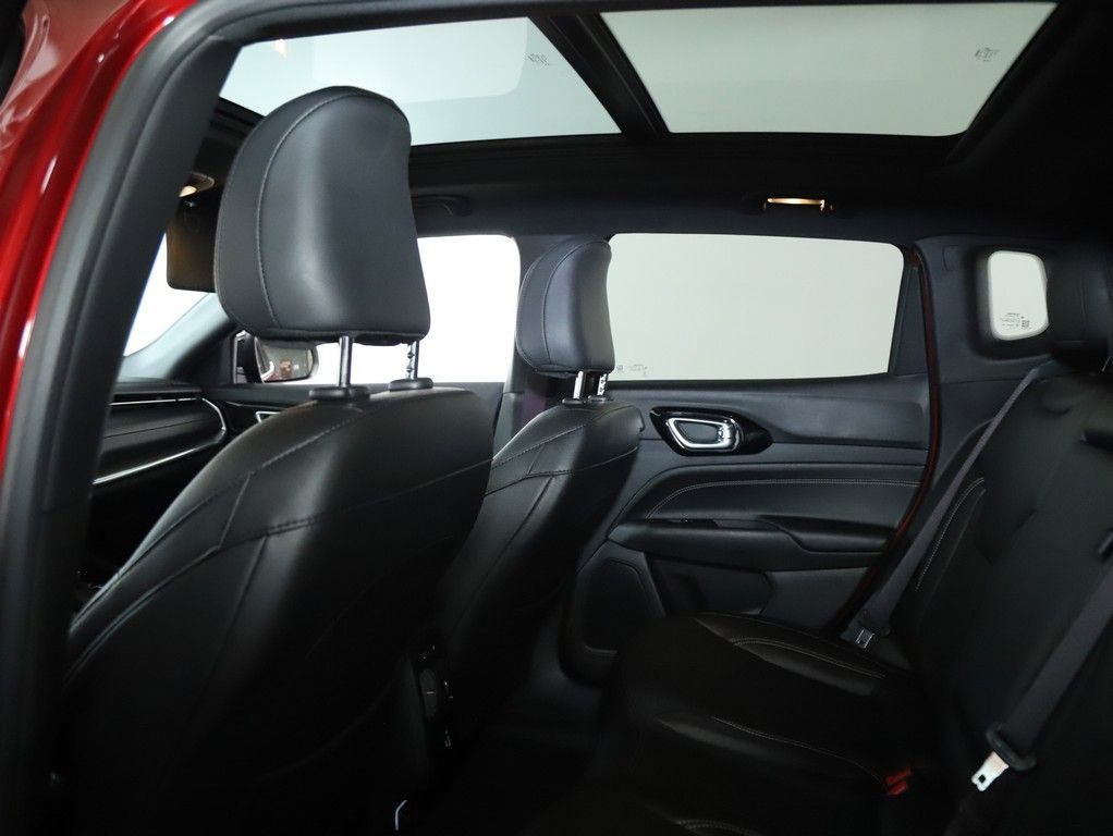 Used 2024 Jeep Compass Limited w/ High Altitude Package image 15