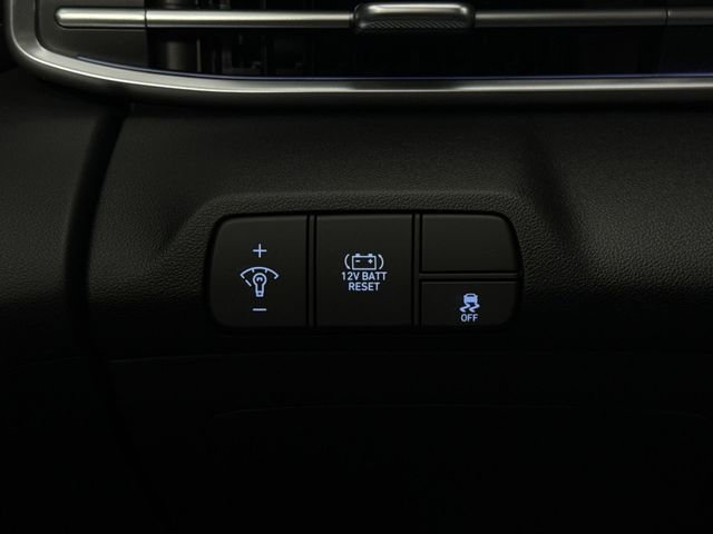 Used 2025 Hyundai Elantra Limited FWD image 28