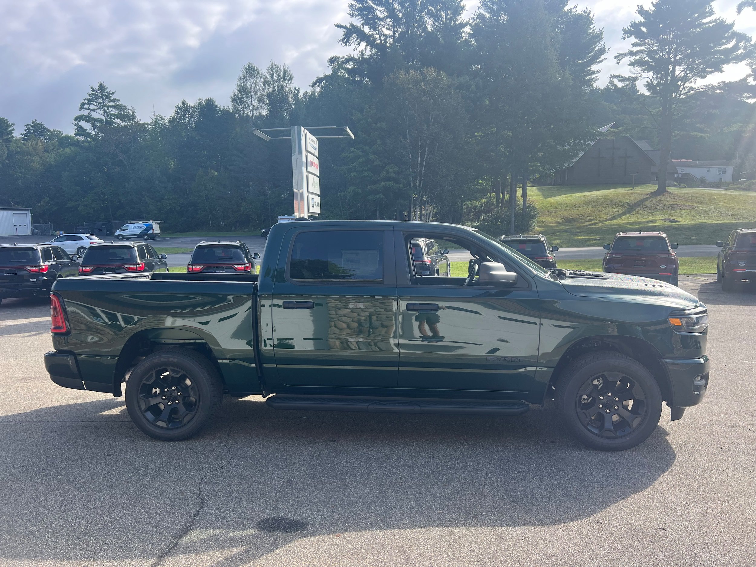 New 2026 RAM 1500 Express AWD/4WD image 4
