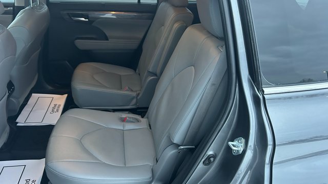Used 2023 Toyota Highlander Limited image 37