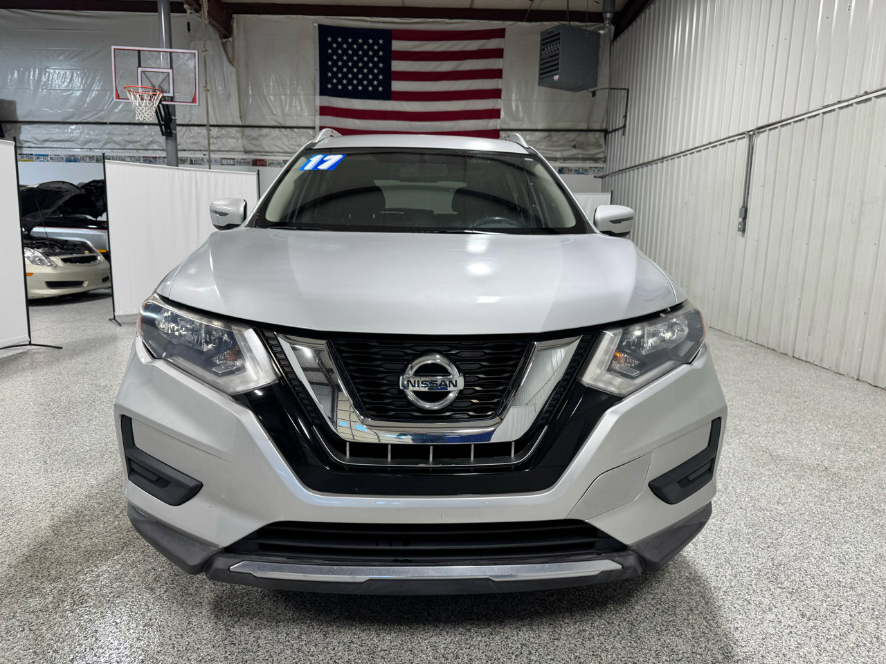 Used 2017 Nissan Rogue SV image 5