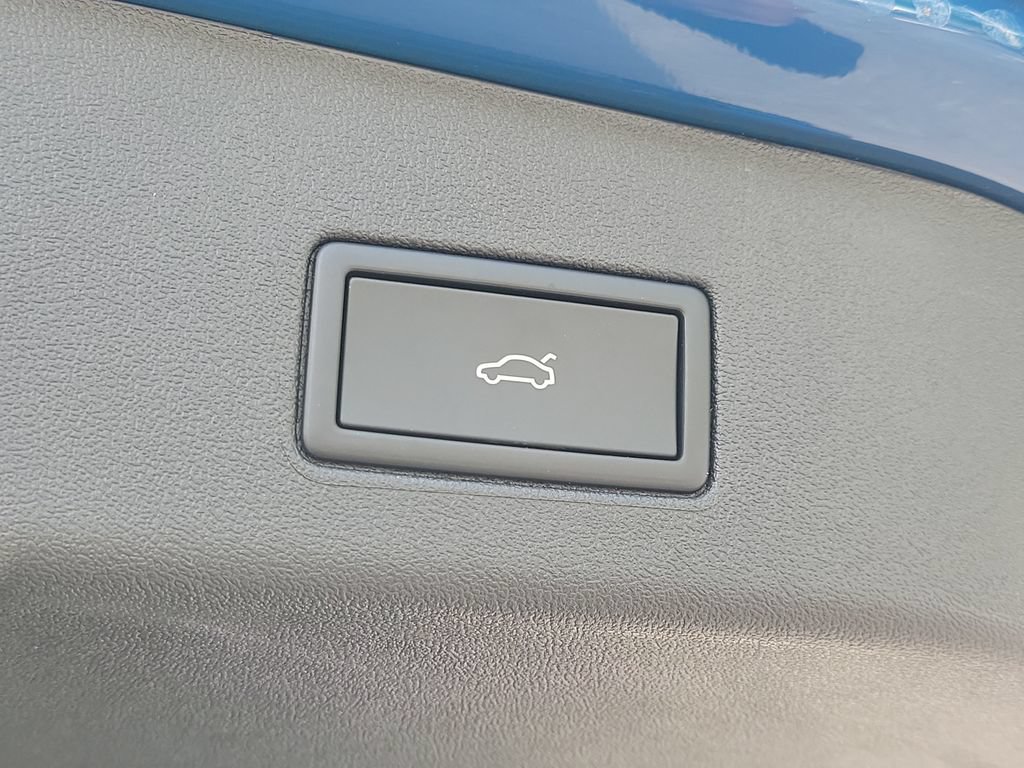 Certified 2025 Volkswagen ID.4 Pro S Plus AWD/4WD image 8