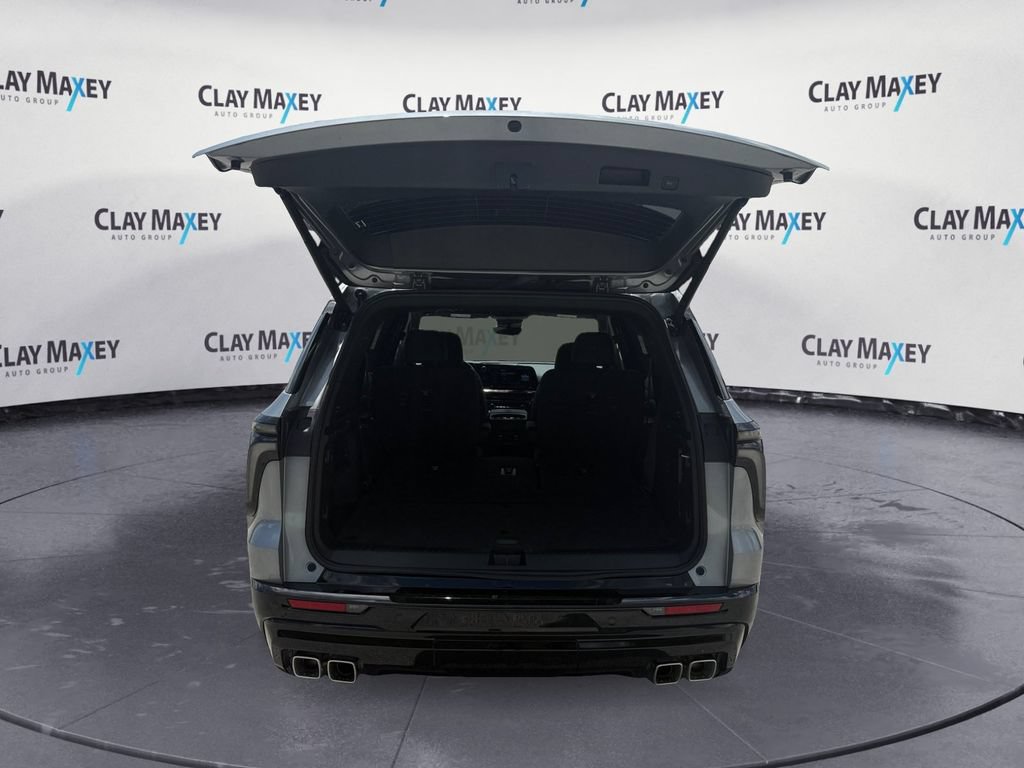 Used 2026 Chevrolet Traverse RS FWD image 16