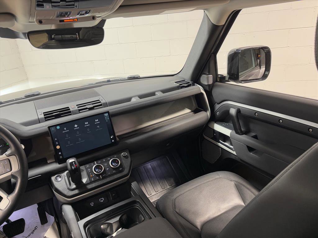 Used 2023 Land Rover Defender 130 SE image 40
