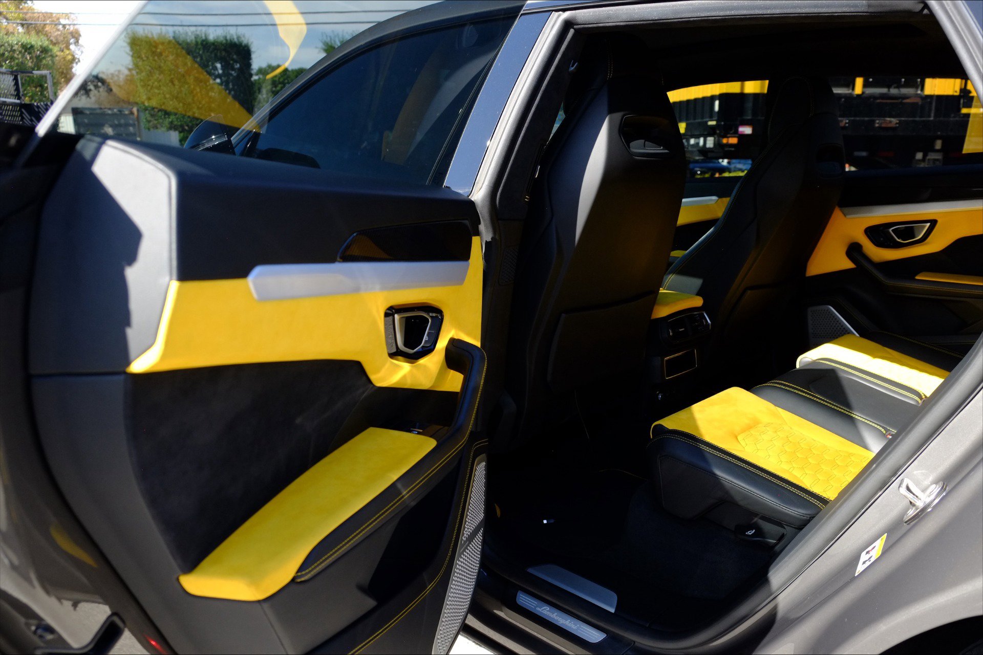 Used 2021 Lamborghini Urus AWD/4WD image 30