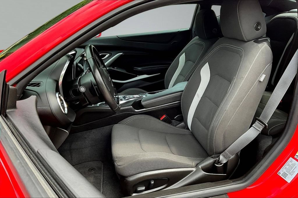 Used 2022 Chevrolet Camaro LT w/ Technology Package RWD image 18