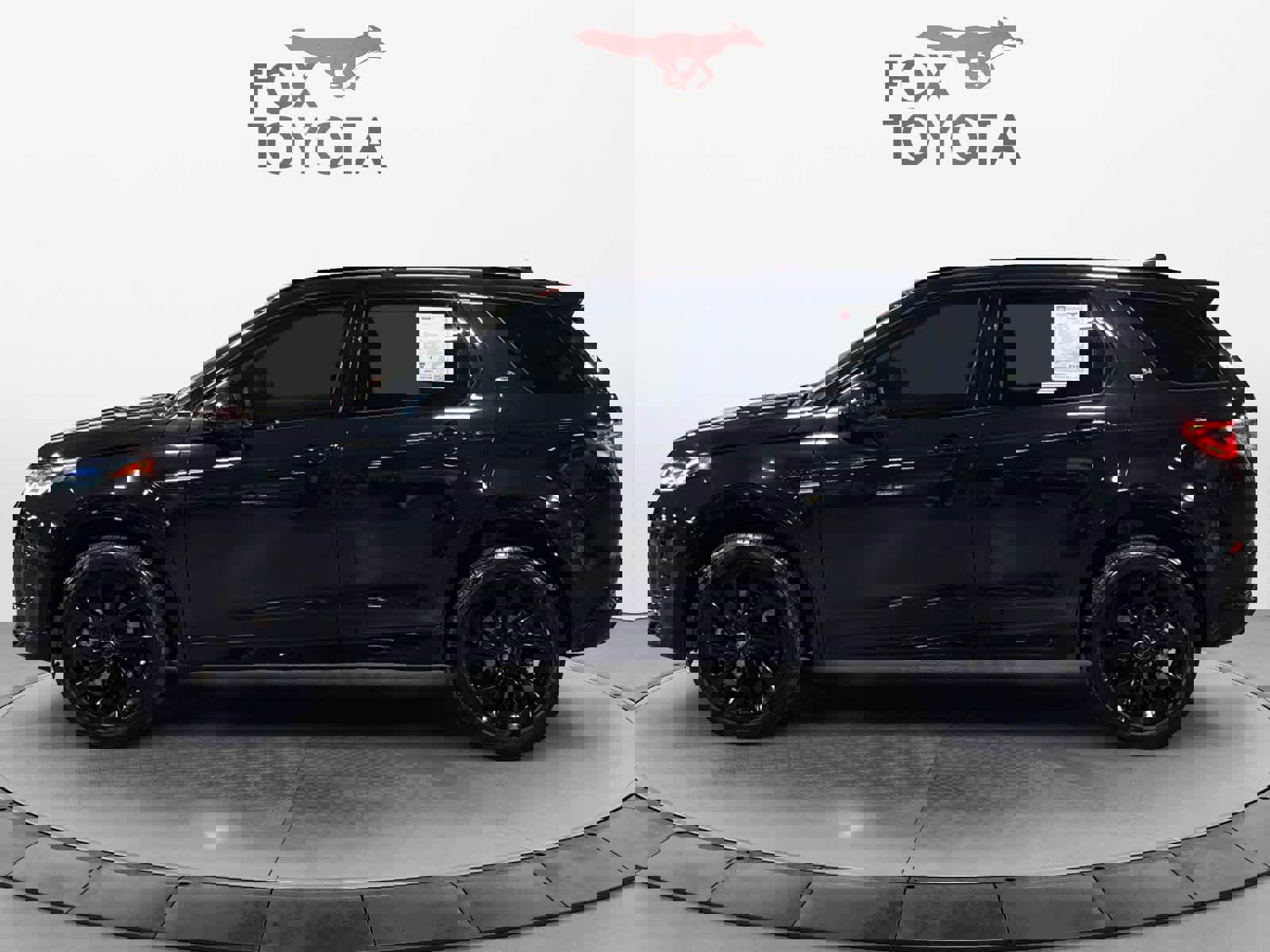 Used 2024 Land Rover Discovery Sport Dynamic SE image 3