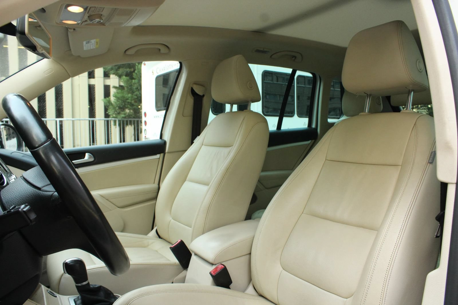Used 2013 Volkswagen Tiguan SEL FWD image 18