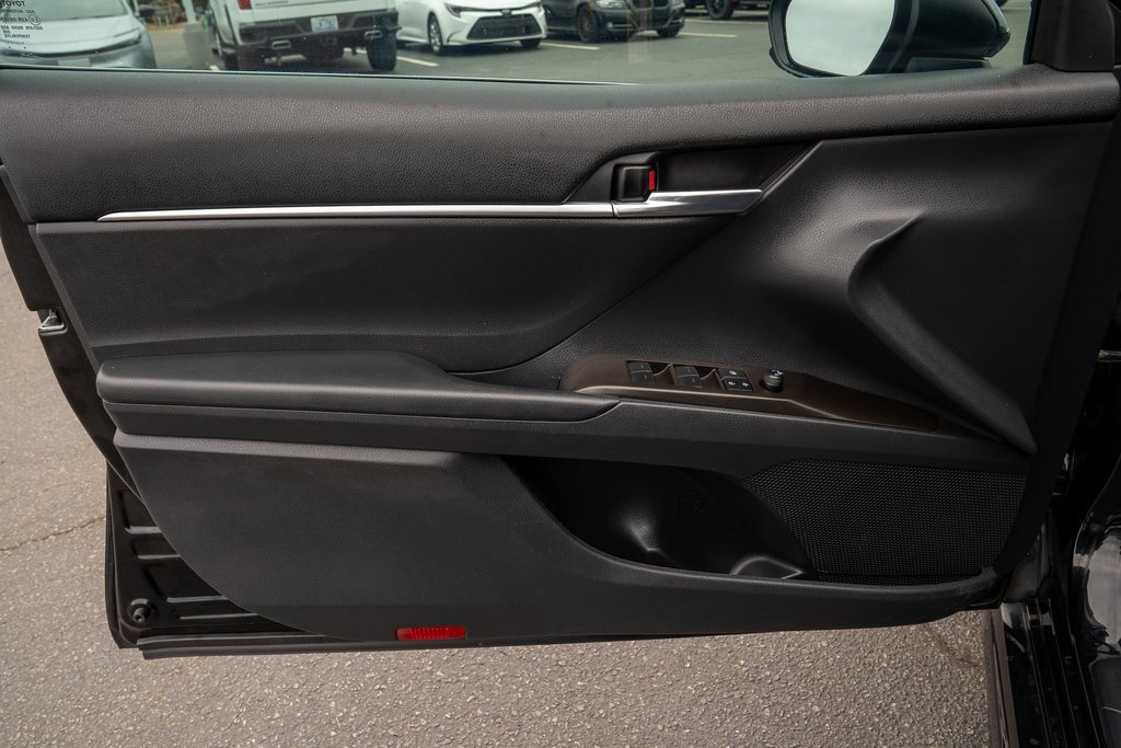 Used 2021 Toyota Camry SE image 10