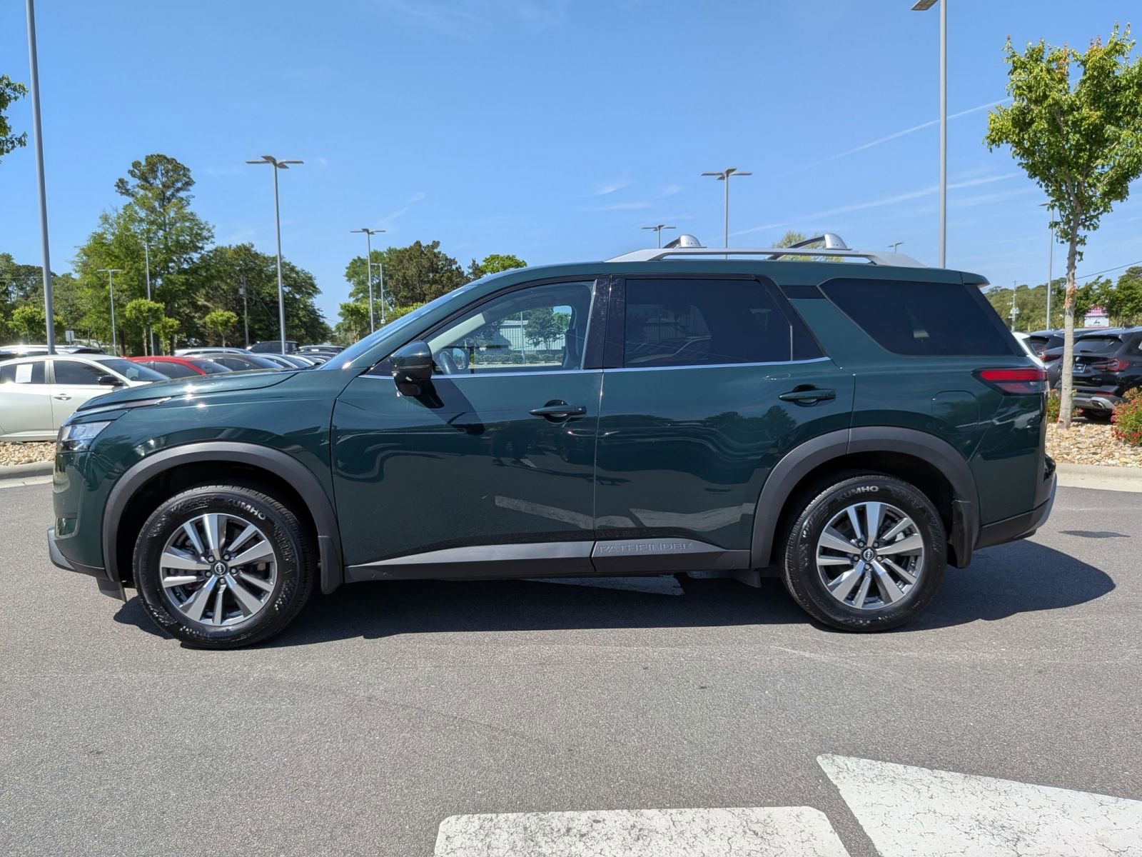 Used 2024 Nissan Pathfinder SL AWD/4WD image 6