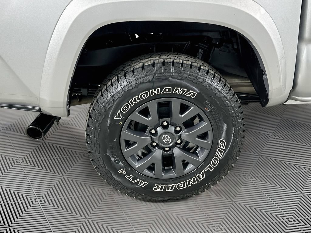 Used 2023 Toyota Tacoma SR5 w/ Black Out Package (TMS) AWD/4WD image 16