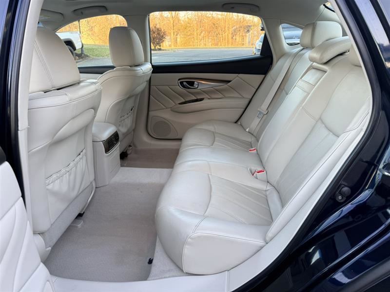 Used 2015 INFINITI Q70 L 5.6 w/ V8 Deluxe Technology Package AWD/4WD image 26