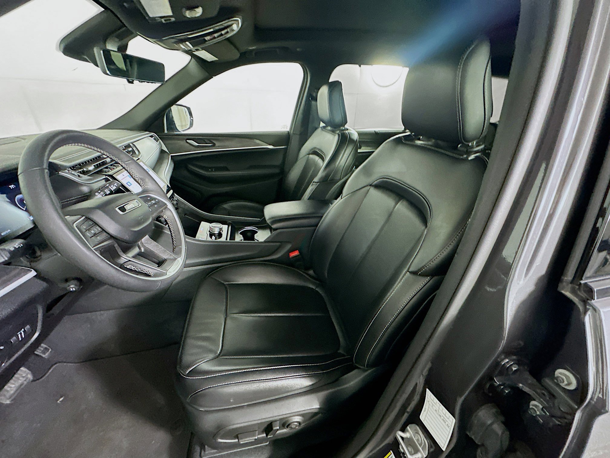 Used 2024 Jeep Grand Cherokee L Limited w/ Luxury Tech Group II image 13