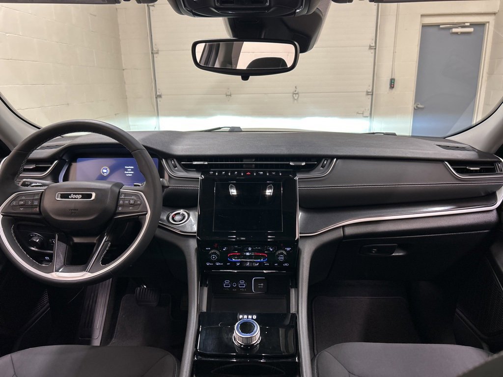 Used 2023 Jeep Grand Cherokee Laredo w/ Luxury Tech Group I image 17