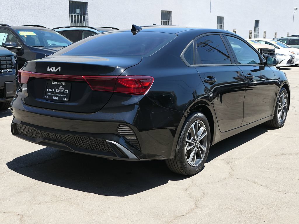 Used 2023 Kia Forte LXS w/ LXS Technology Package FWD image 2