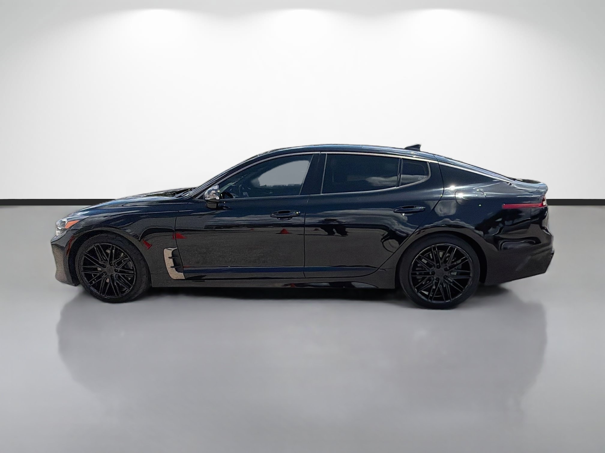 Used 2022 Kia Stinger GT-Line w/ Sun & Sound Package RWD image 2