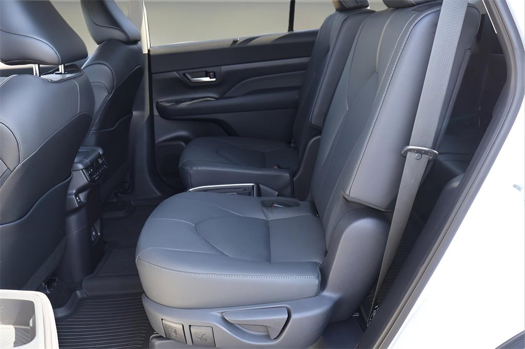 Certified 2025 Toyota Grand Highlander AWD image 11