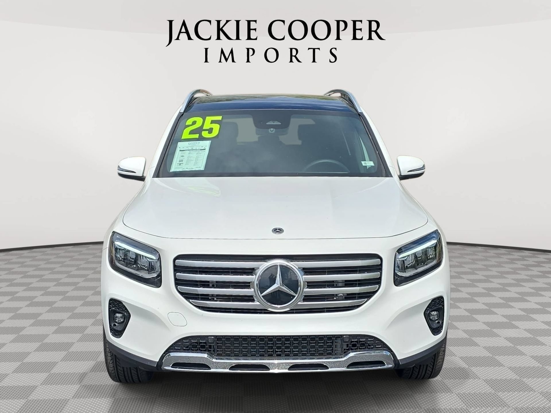 Used 2025 Mercedes-Benz GLB 250 image 2