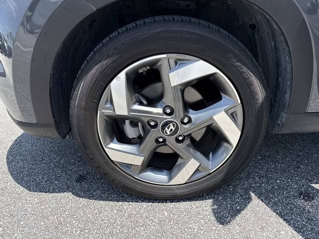 Used 2025 Hyundai Venue SEL FWD image 33