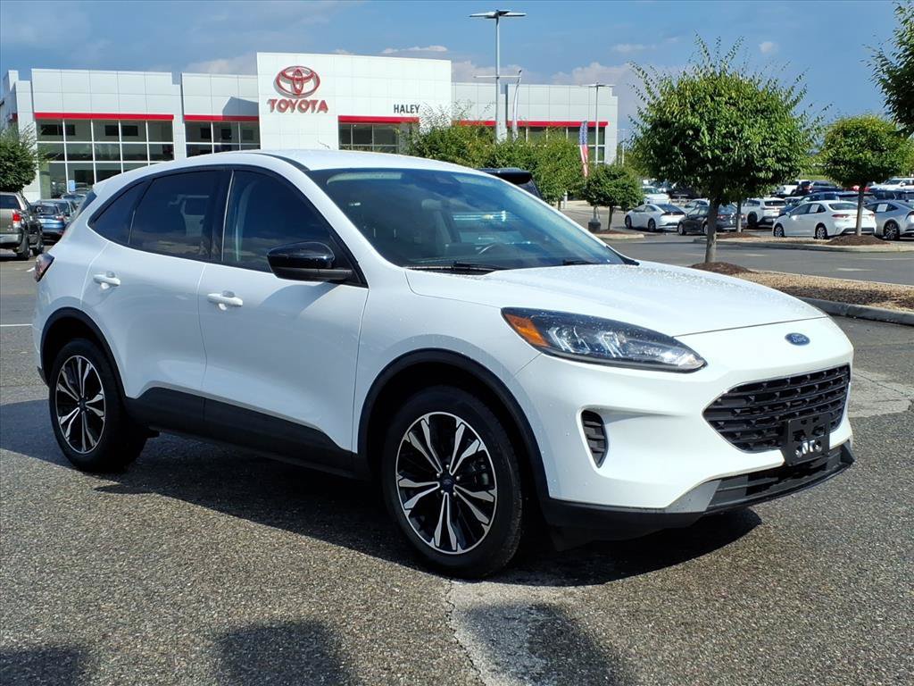 Used 2022 Ford Escape SE w/ SE Sport Appearance Package AWD/4WD image 2