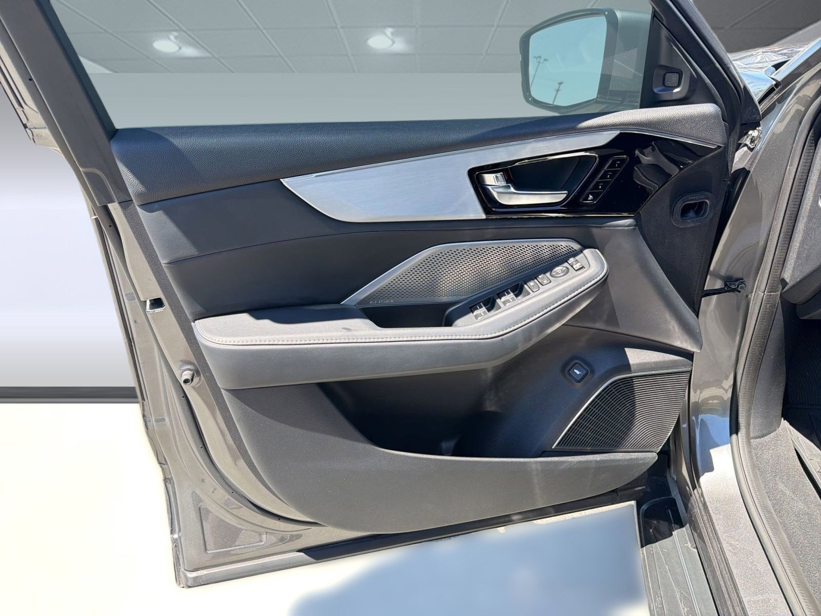 Used 2023 Acura MDX SH-AWD w/ Technology Package image 12