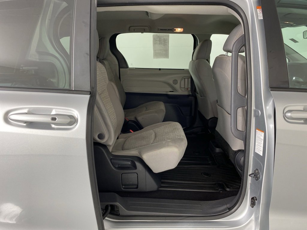 Used 2023 Toyota Sienna LE image 35