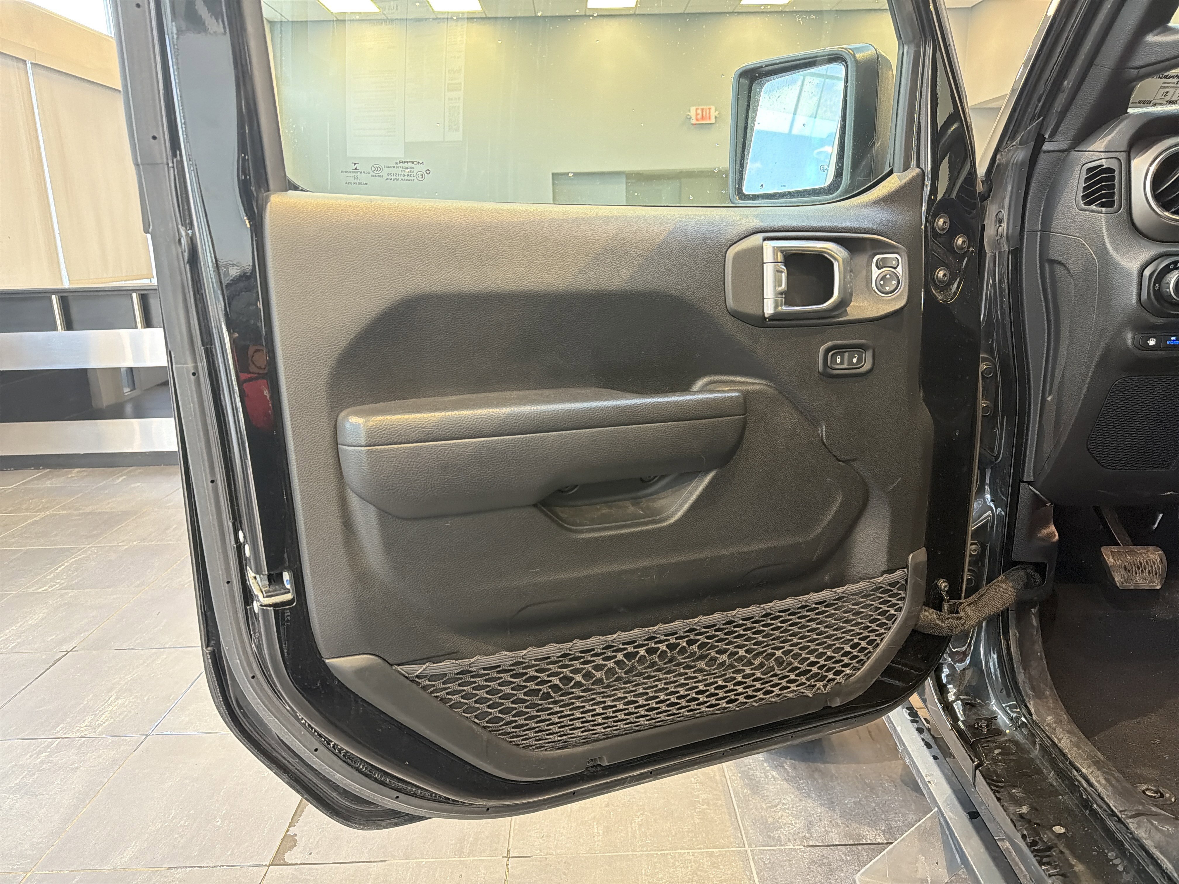 Used 2023 Jeep Wrangler Unlimited Rubicon 4xe w/ Cold Weather Group AWD/4WD image 14