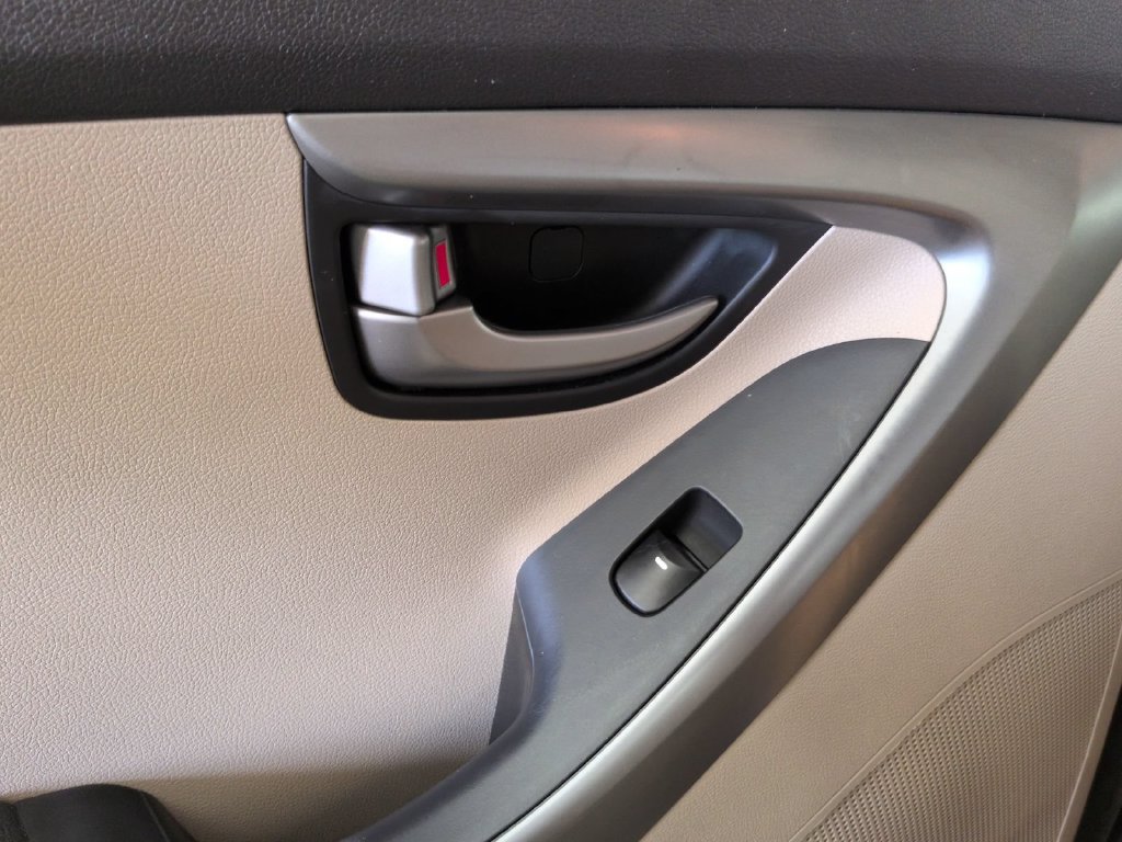 Used 2016 Hyundai Elantra SE FWD image 18