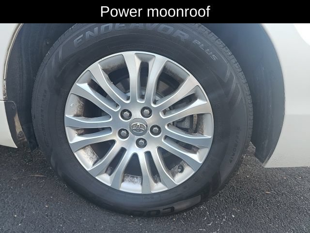 Used 2017 Toyota Sienna XLE w/ XLE Navigation Package FWD image 13