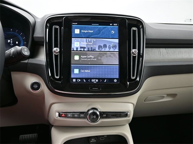 Used 2023 Volvo XC40 B5 Plus image 12