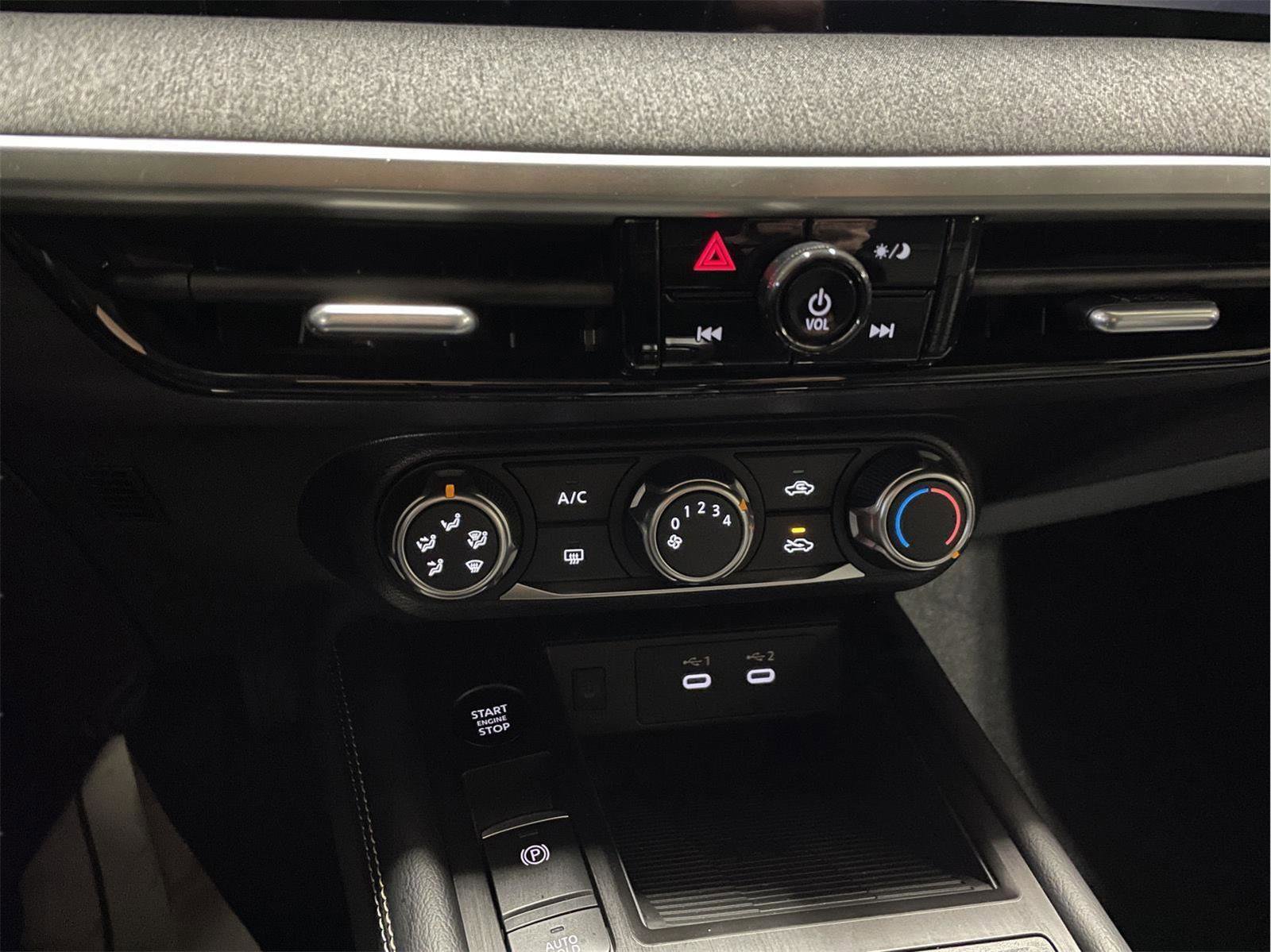 Used 2025 Nissan Kicks SV image 28