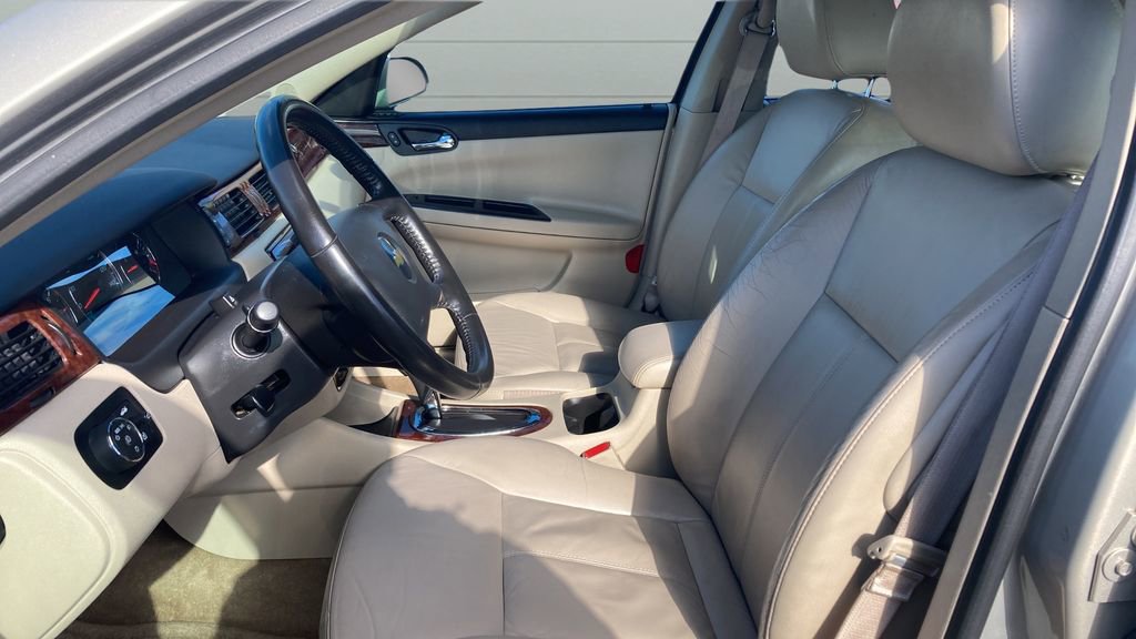 Used 2011 Chevrolet Impala LT w/ Luxury Edition Package image 10