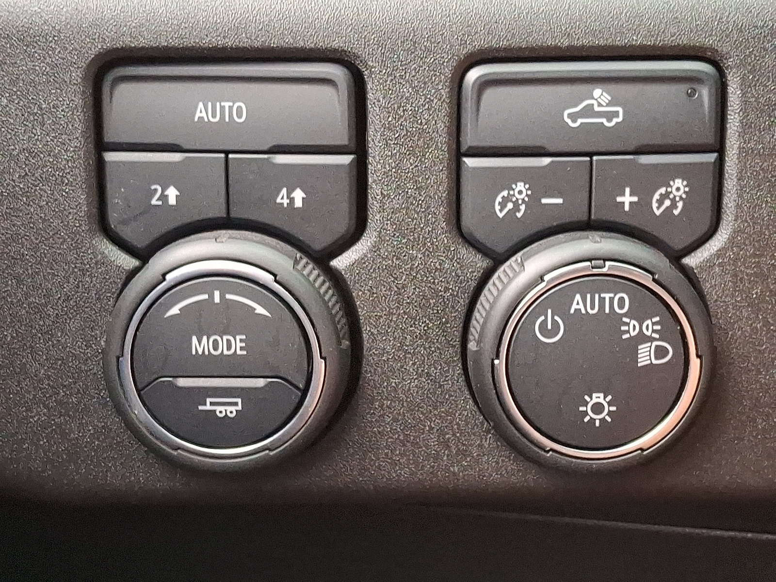 Used 2022 Chevrolet Silverado 1500 LT AWD/4WD image 22