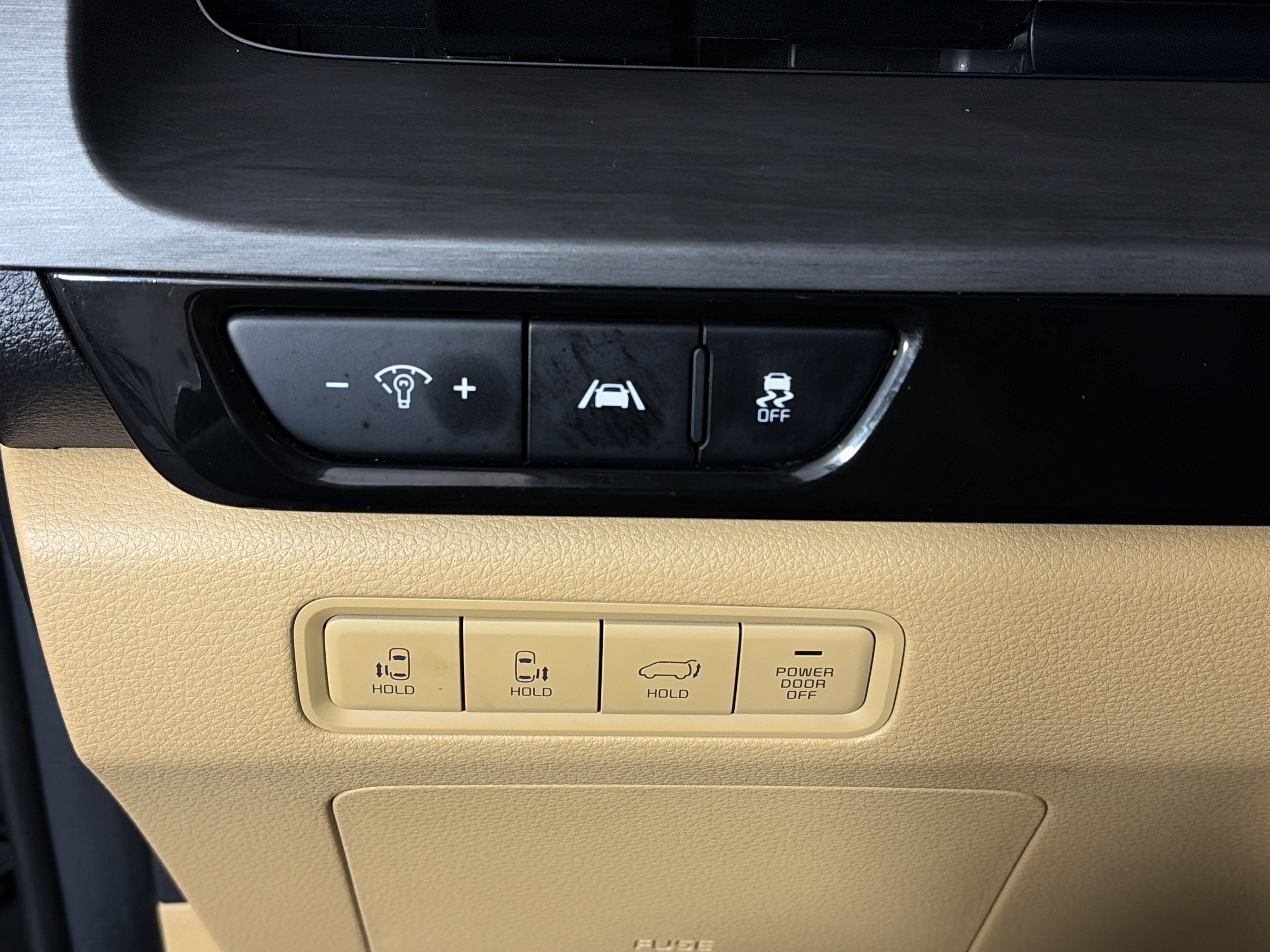 Certified 2023 Kia Carnival EX FWD image 30