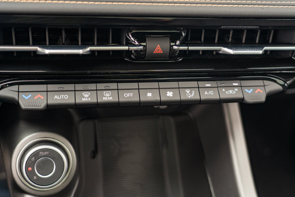 New 2025 Alfa Romeo Tonale w/ Premium Package AWD/4WD image 25