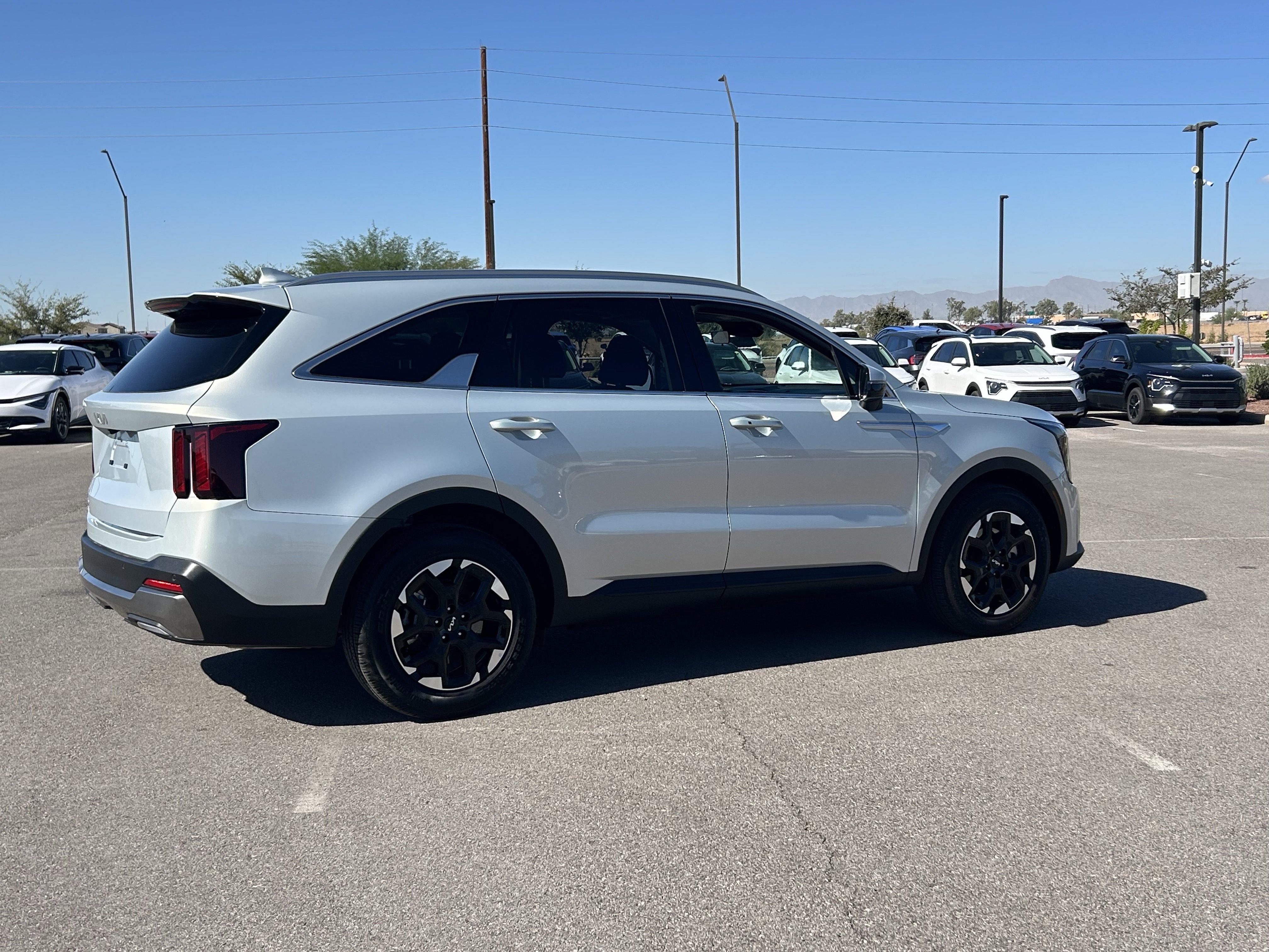 Certified 2026 Kia Sorento S w/ S Panoramic Sunroof Package FWD image 5