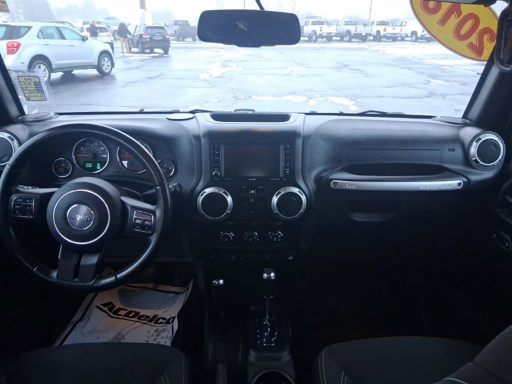 Used 2018 Jeep Wrangler Unlimited Sahara w/ Connectivity Group image 18