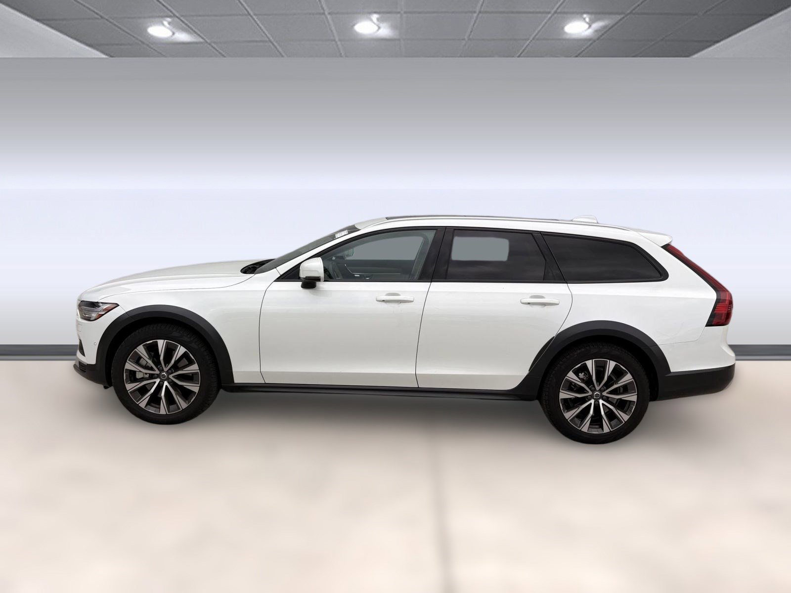 Certified 2025 Volvo V90 B6 Cross Country Plus image 2