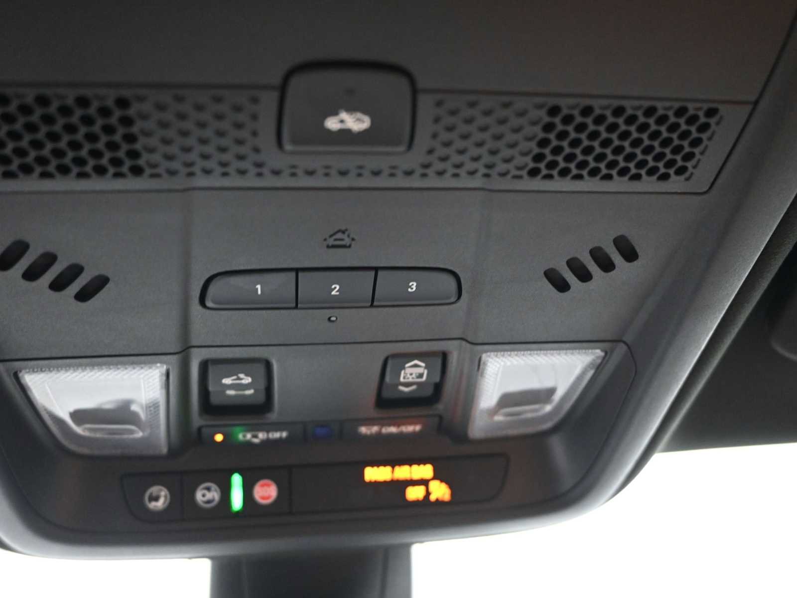 Used 2020 Cadillac XT5 Premium Luxury AWD/4WD image 17