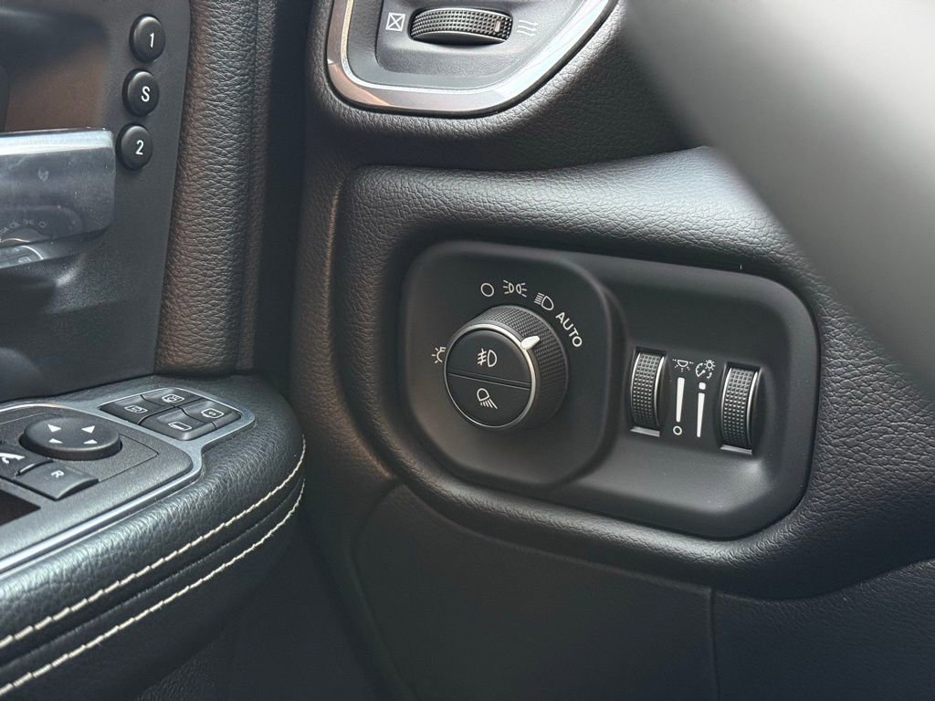 Used 2024 RAM 2500 Laramie w/ Night Edition AWD/4WD image 16