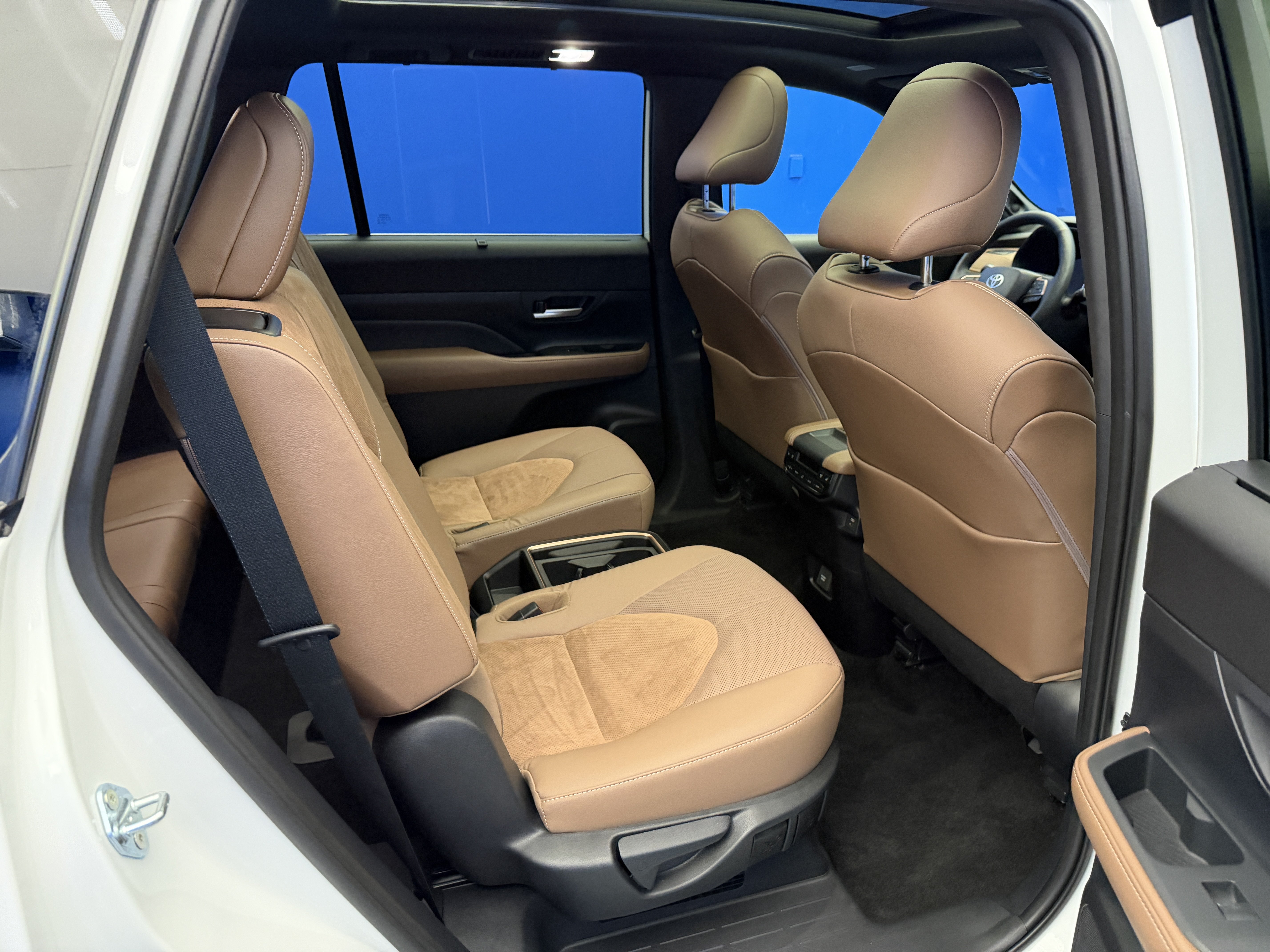 Used 2026 Toyota Grand Highlander AWD Hybrid image 27