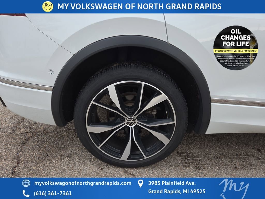 Used 2022 Volkswagen Tiguan SEL R-Line image 36