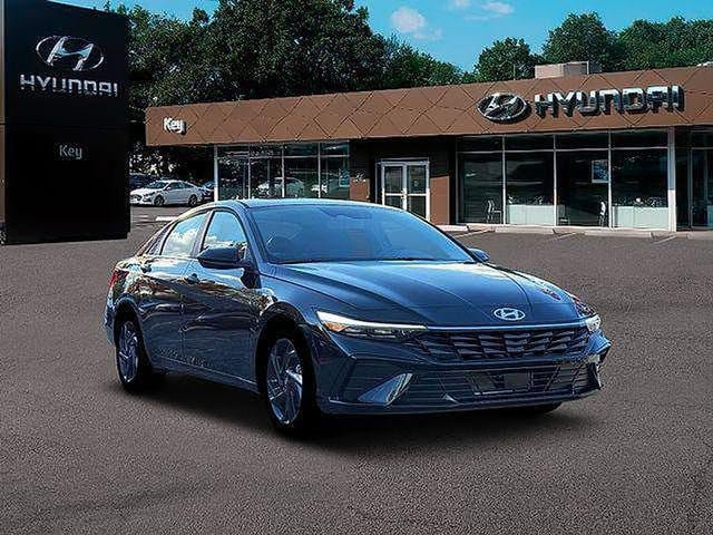 New 2026 Hyundai Elantra SEL Sport FWD image 13