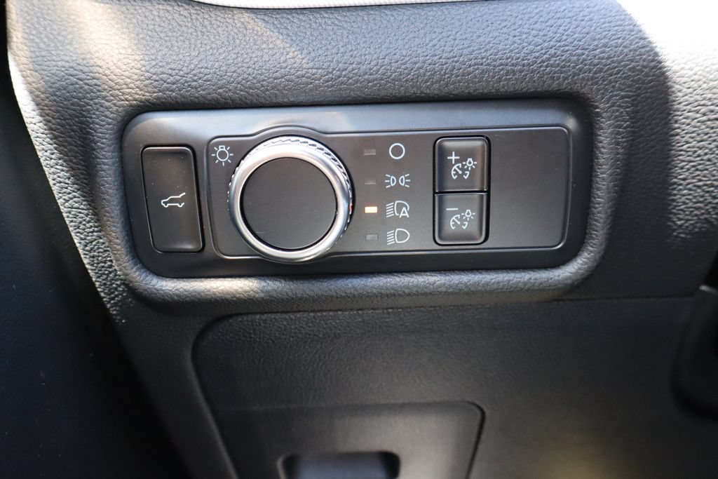 Used 2020 Ford Explorer XLT w/ Comfort Package AWD/4WD image 18