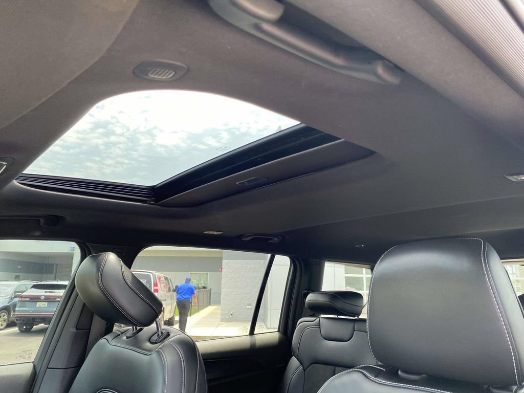 Used 2025 Jeep Grand Cherokee L Altitude RWD image 17