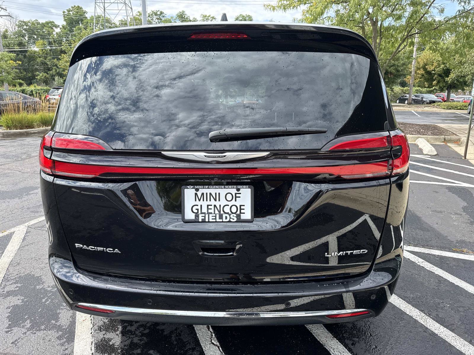 Used 2024 Chrysler Pacifica Limited FWD image 7