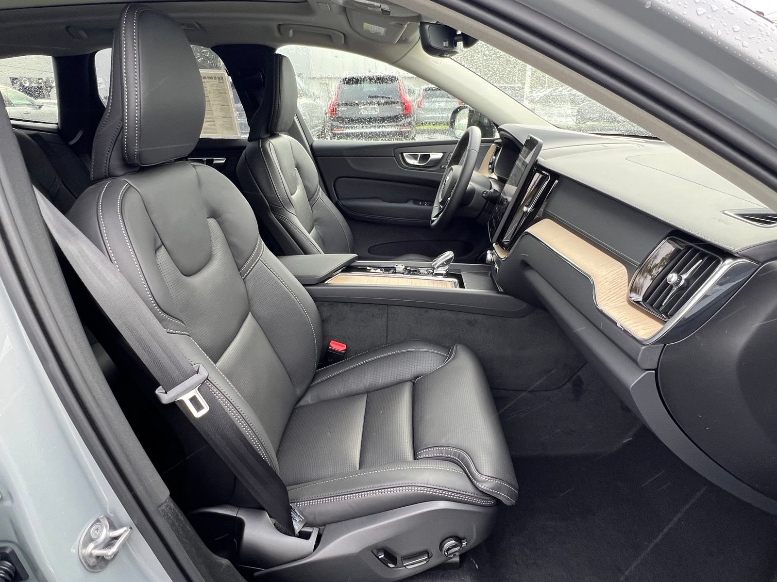 New 2026 Volvo XC60 B5 Plus w/ Protection Package Premier AWD/4WD image 20