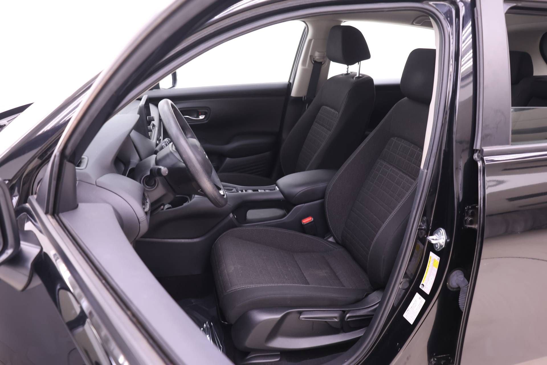 Certified 2023 Honda HR-V LX image 4