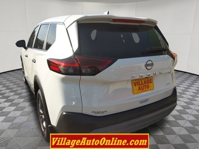 Used 2023 Nissan Rogue S AWD/4WD image 13
